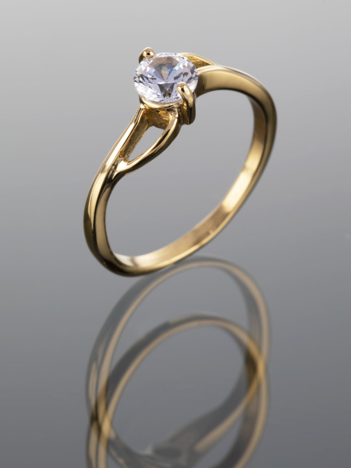 Exkluzivní prstýnek z chirurgické oceli zlaté barvy s motivem kapky a čirým krystalem PR0265-015907