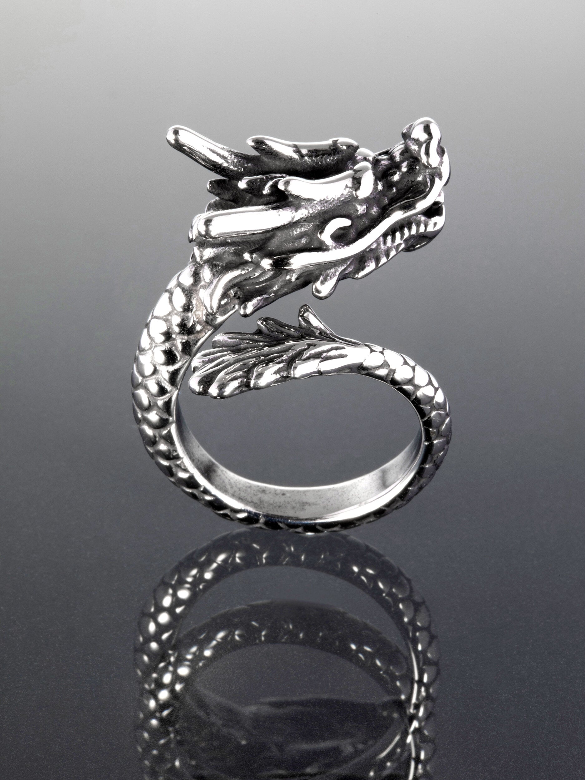 Krásný moderní prstýnek z chirurgické oceli s motivem draka PR0360-015737